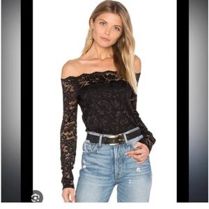 HEIDI OFF-THE-SHOULDER LACE TOP IN BLACK size xs. NEVER WORN